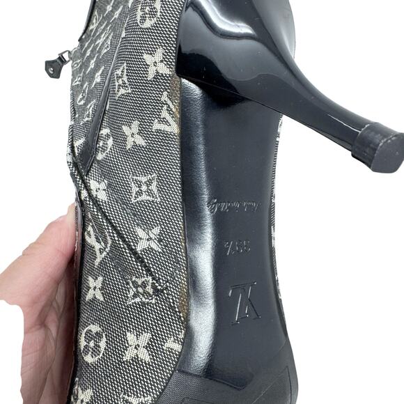 Louis Vuitton Gray Canvas Logo Ankle Boots with Buckles and Pointed Toes EU 39.5 - Picture 11 of 13